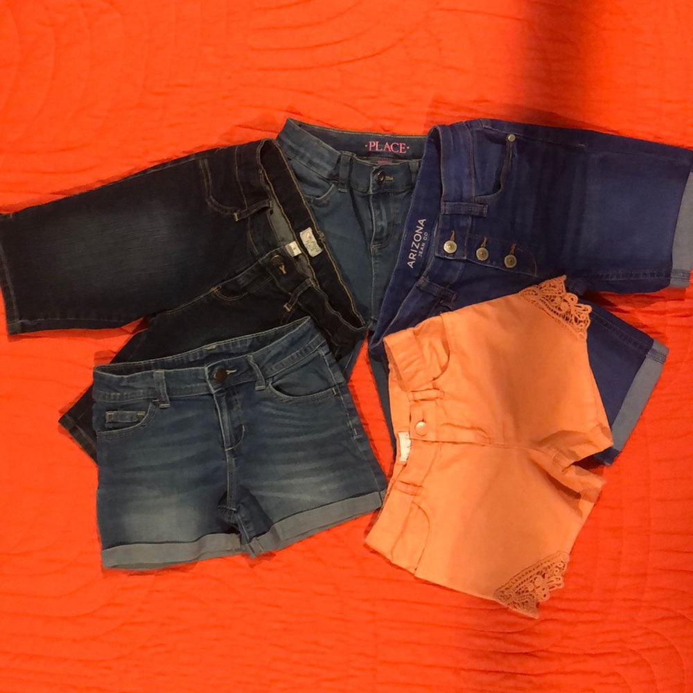 Little girl shorts, selling as a bundle 5 pairs in excellent condition. SIZE 8